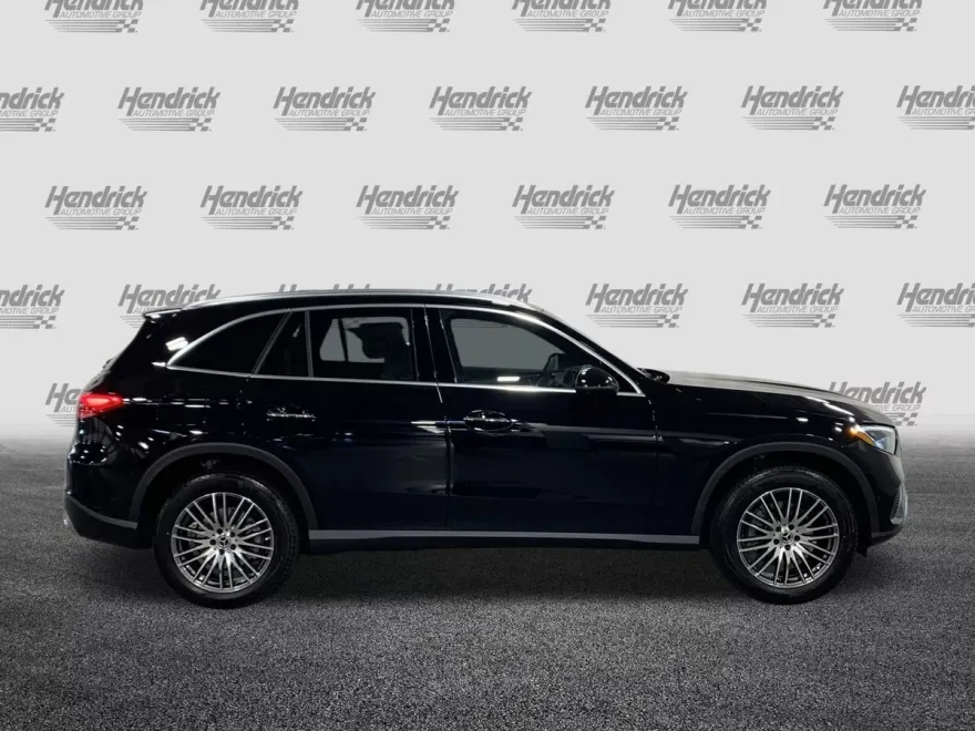 2026 Mercedes Benz GLC 300 photo 1