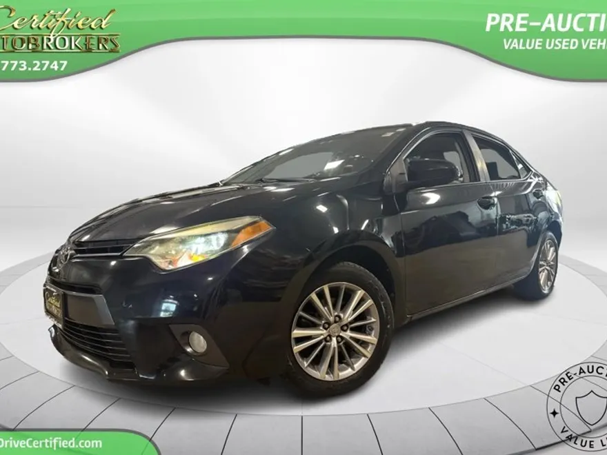 2015 Toyota Camry SE photo 1