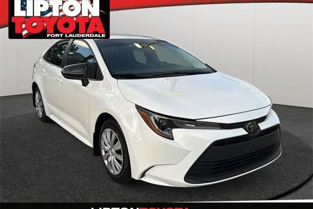 2025 Toyota Corolla LE photo 1
