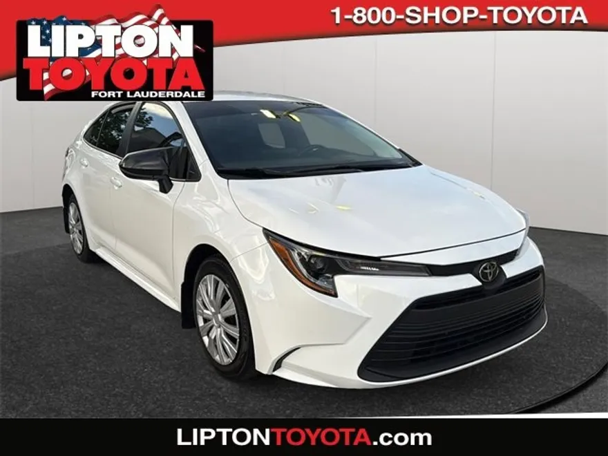 2025 Toyota Corolla LE photo 1