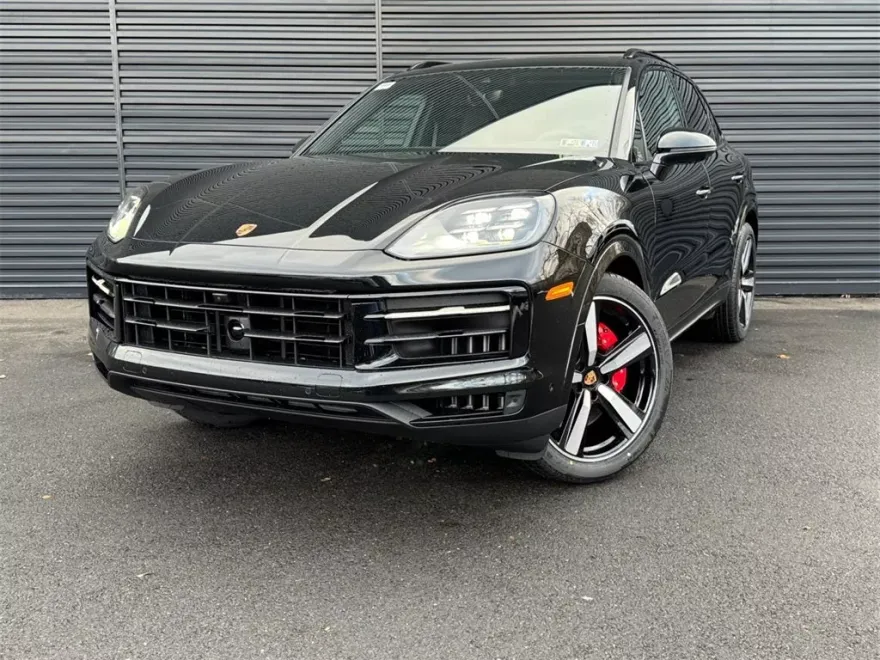 2025 Porsche Cayenne S photo 1