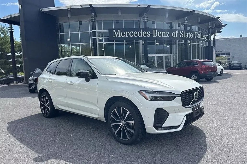2024 Volvo XC60 B5 Plus photo 1