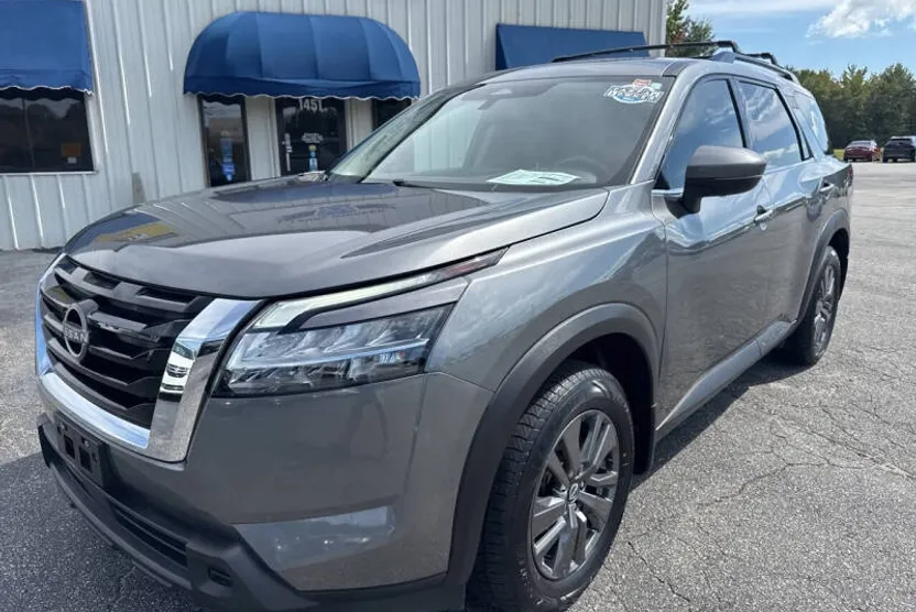 2022 Nissan Pathfinder SV photo 1