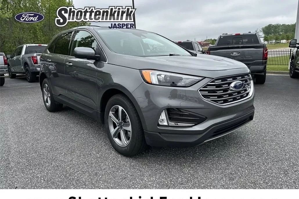 2022 Ford Edge SEL photo 1