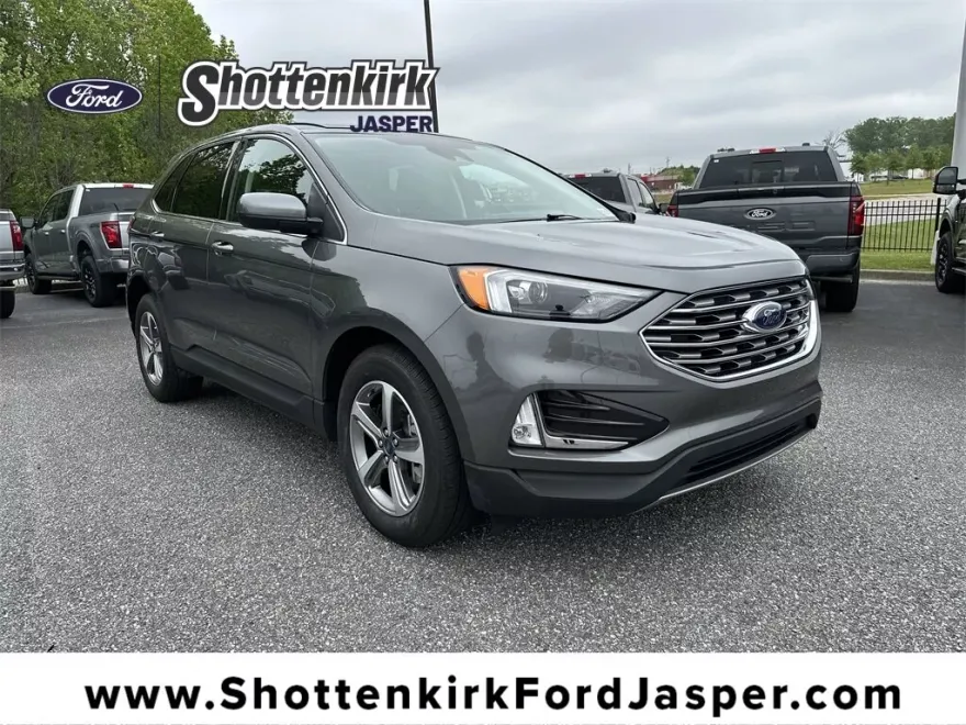 2022 Ford Edge SEL photo 1
