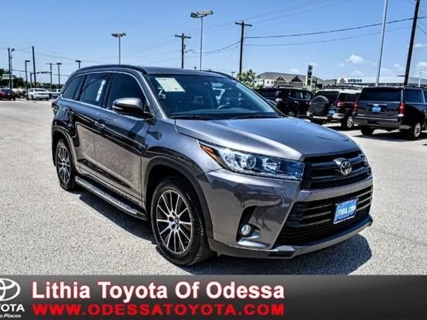 2017 Toyota Highlander SE photo 1