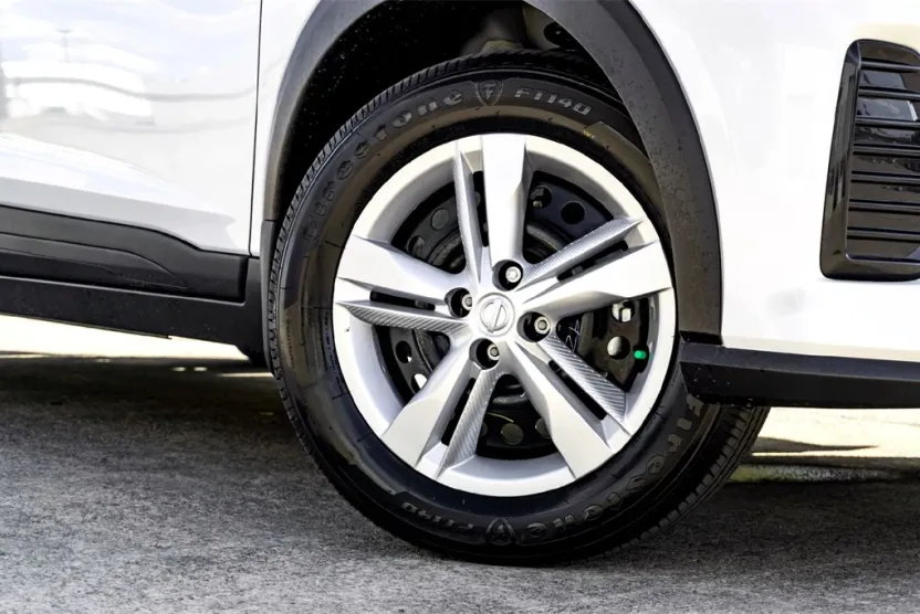2025 Nissan Kicks Play S photo 1