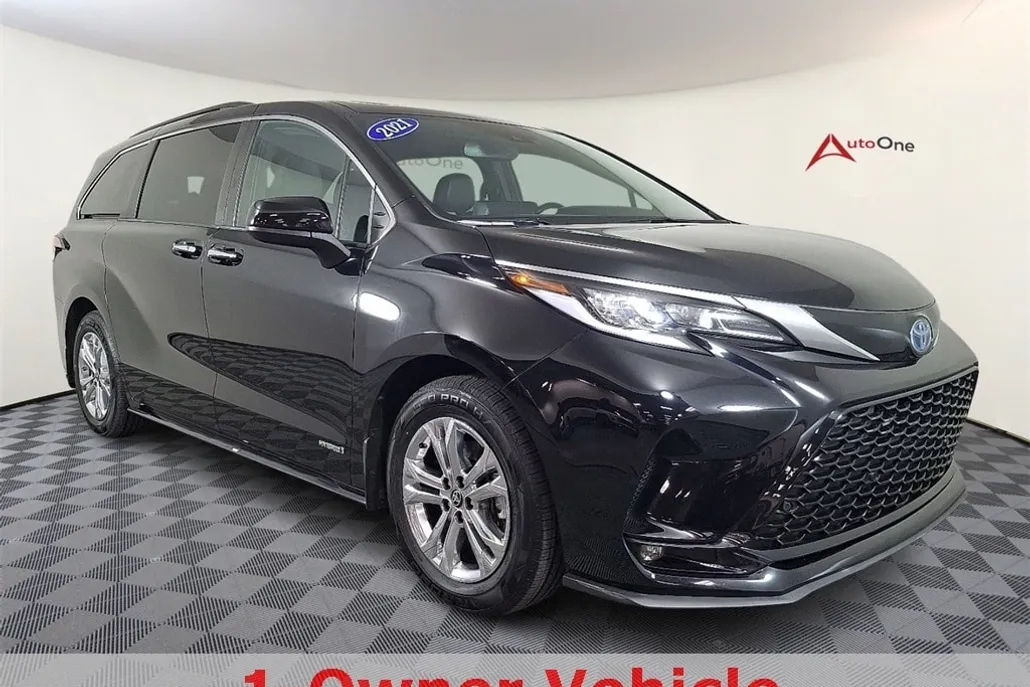 2021 Toyota Sienna XSE photo 1