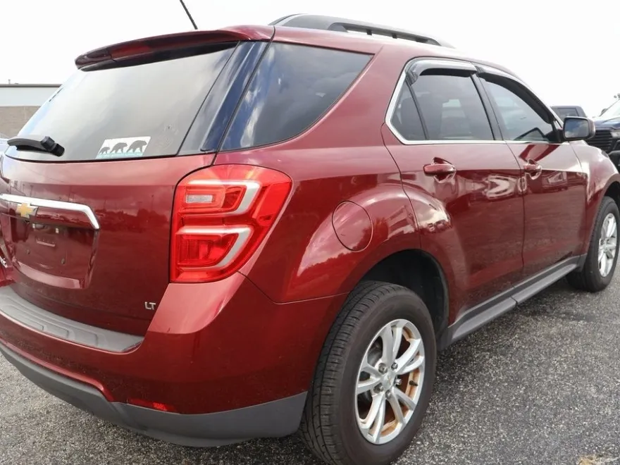 2017 Chevrolet Equinox LT photo 1