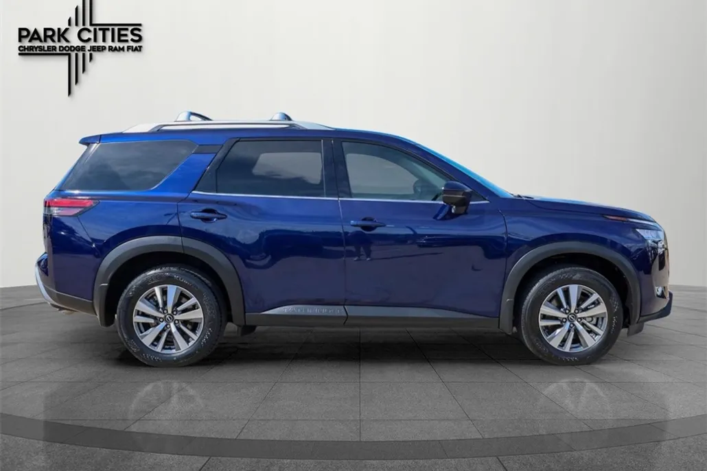 2024 Nissan Pathfinder SL photo 1