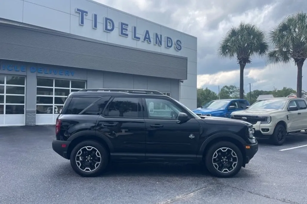 2025 Ford Bronco Sport Outer Banks photo 1