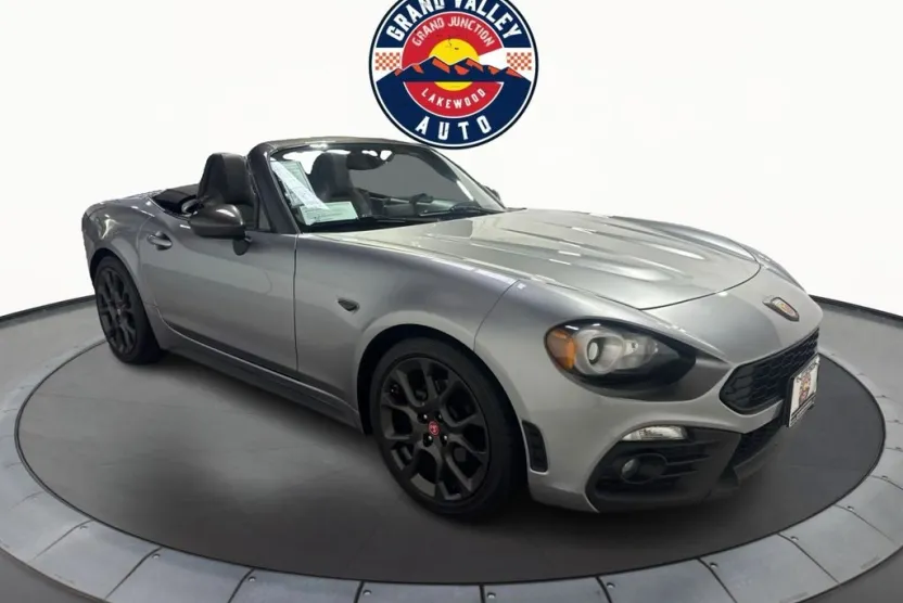 2017 Fiat 124 Spider Abarth photo 1
