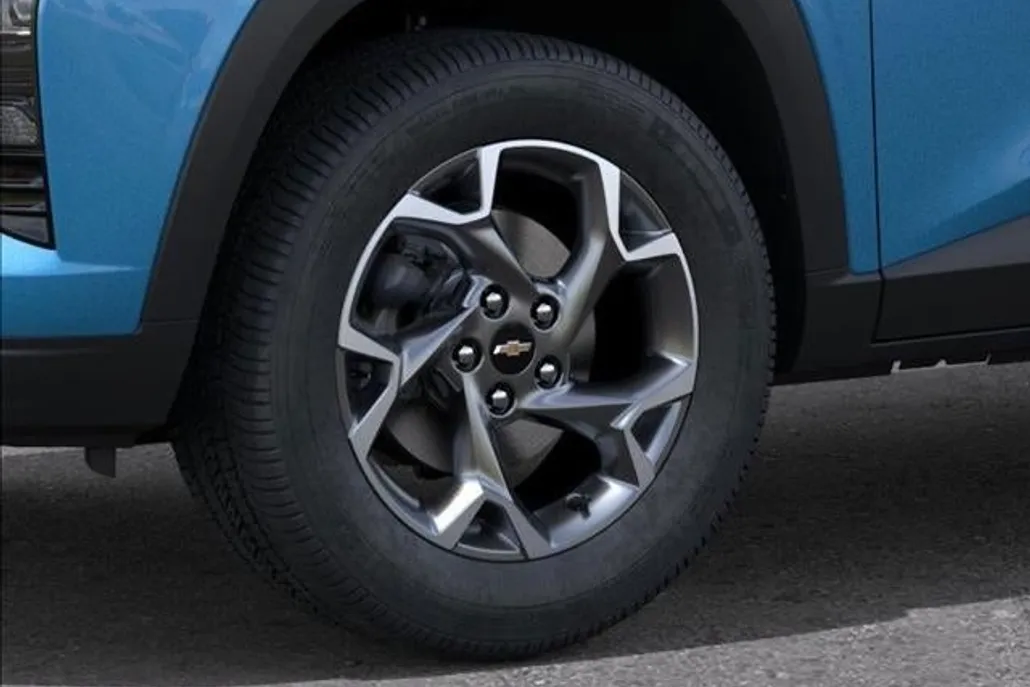 2025 Chevrolet Trax LT photo 1