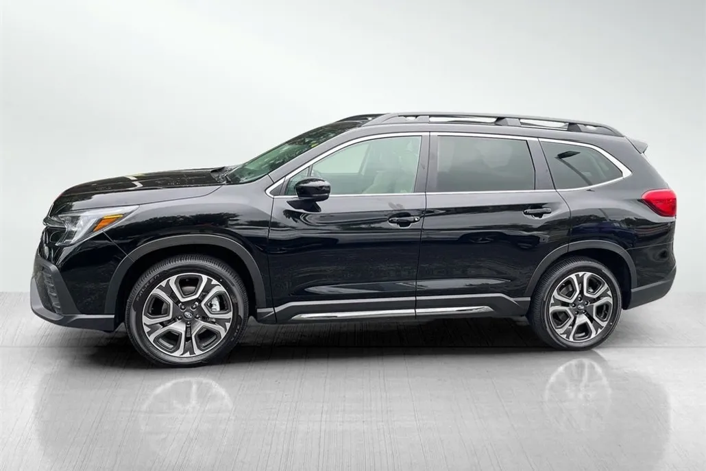 2025 Subaru Ascent Limited photo 1