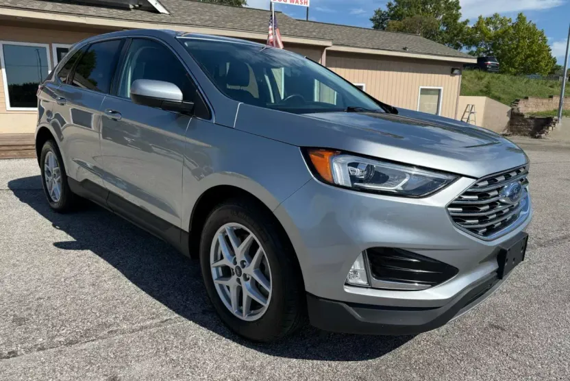 2021 Ford Edge SEL photo 1