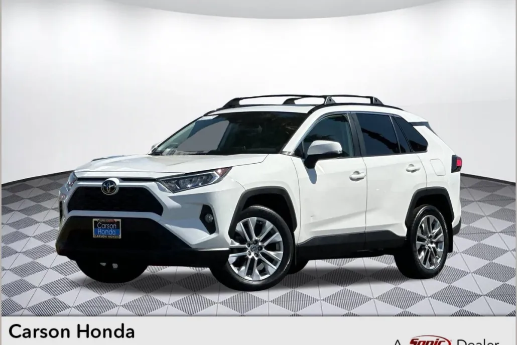2020 Toyota RAV4 XLE Premium photo 1