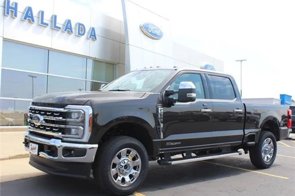 2025 Ford F-250 Lariat photo 1