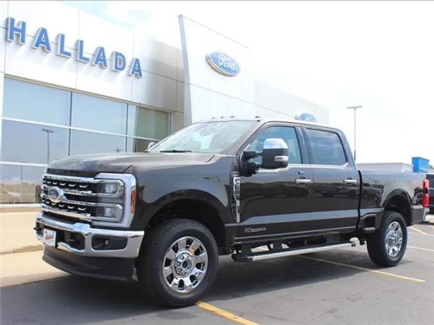 2025 Ford F-250 Lariat photo 1