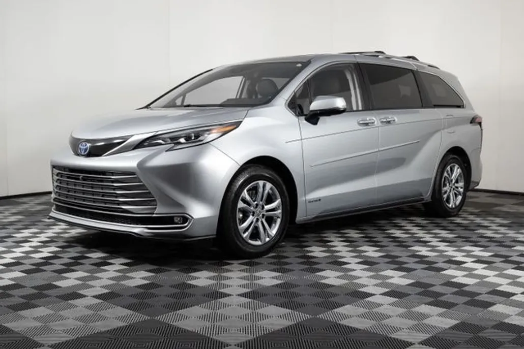 2021 Toyota Sienna Platinum photo 1