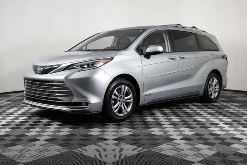 2021 Toyota Sienna Platinum photo 1