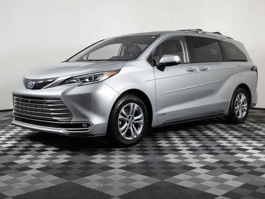 2021 Toyota Sienna Platinum photo 1