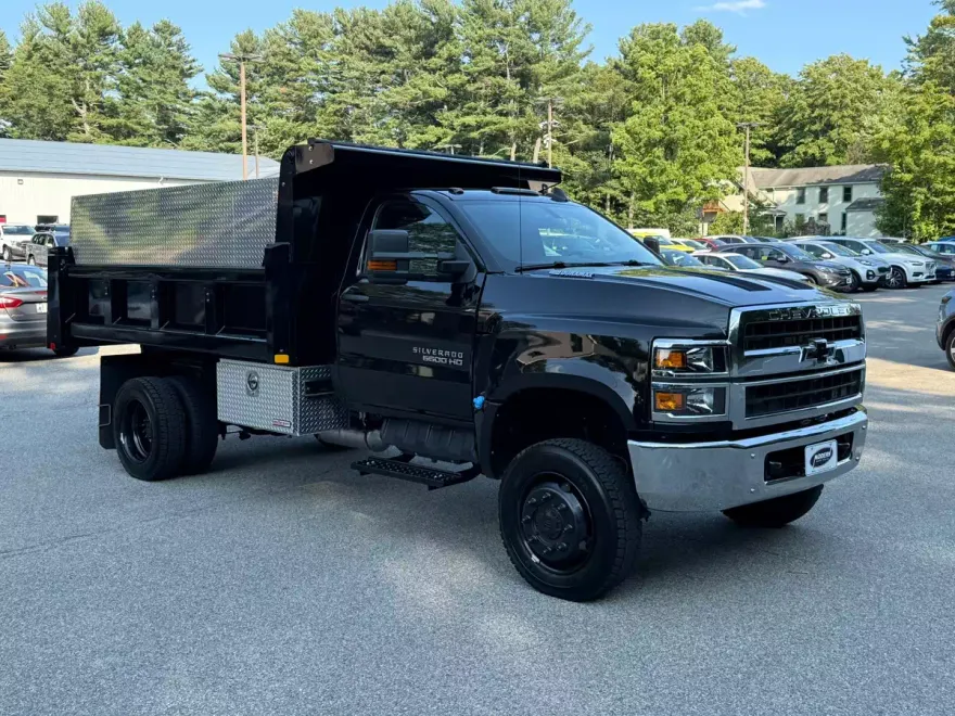 2021 Chevrolet Silverado 5500HD photo 1