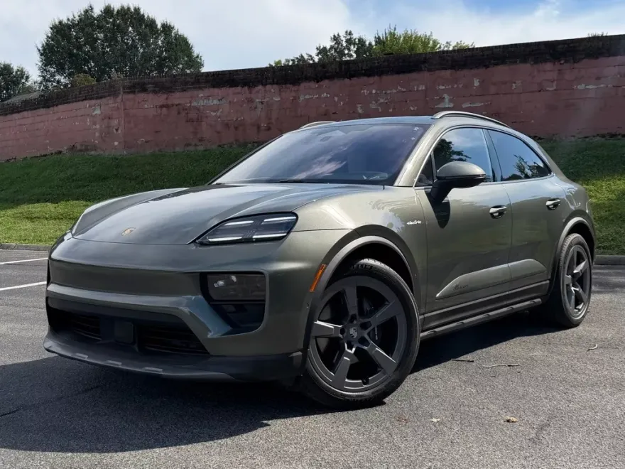 2025 Porsche Macan Electric photo 1