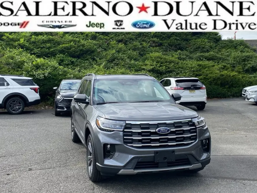 2025 Ford Explorer photo 1