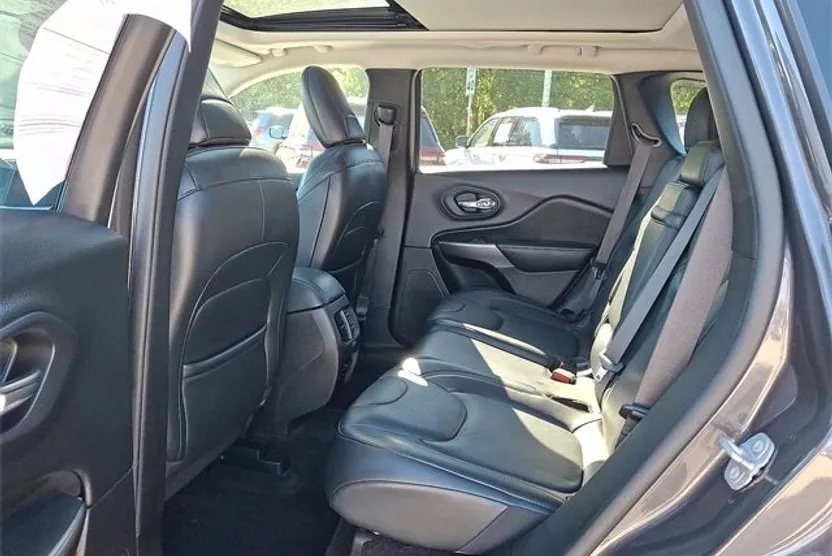 2019 Jeep Cherokee Limited photo 1