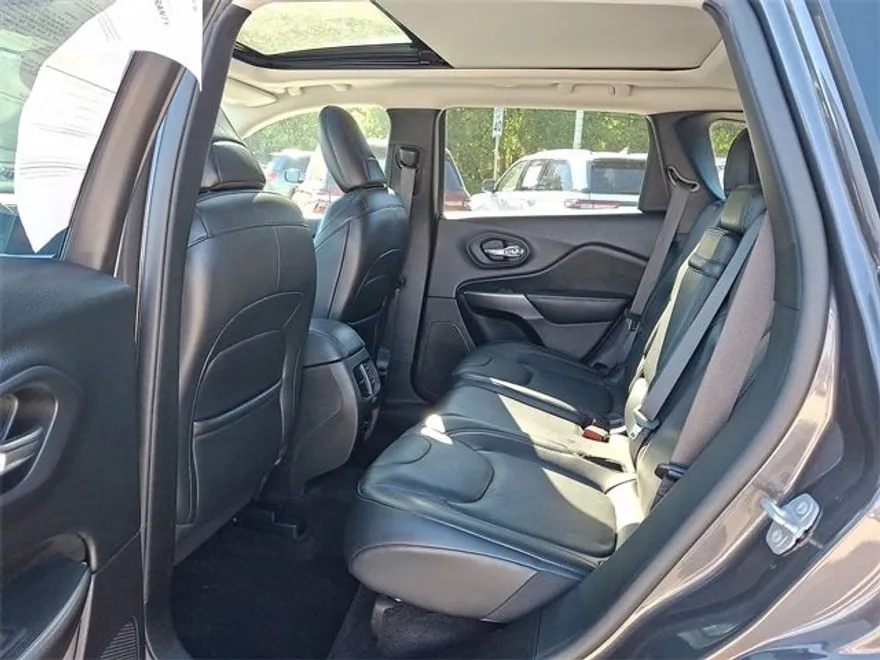 2019 Jeep Cherokee Limited photo 1