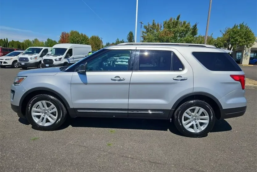2019 Ford Explorer XLT photo 1