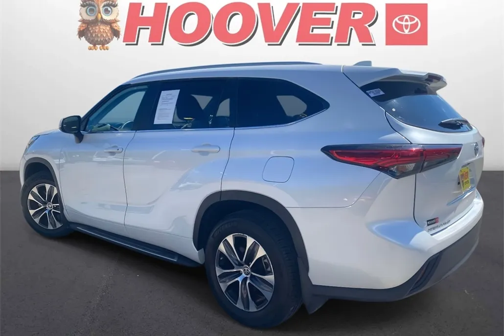 2023 Toyota Highlander XLE photo 1