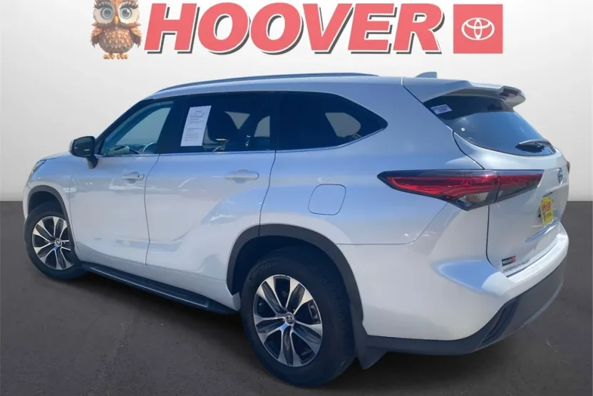 2023 Toyota Highlander XLE photo 1