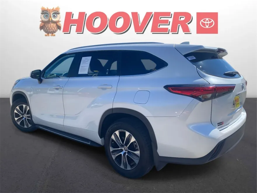 2023 Toyota Highlander XLE photo 1