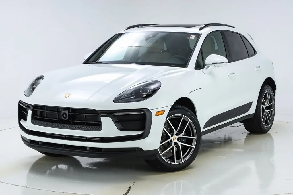 2025 Porsche Macan T photo 1