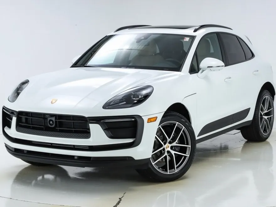 2025 Porsche Macan T photo 1