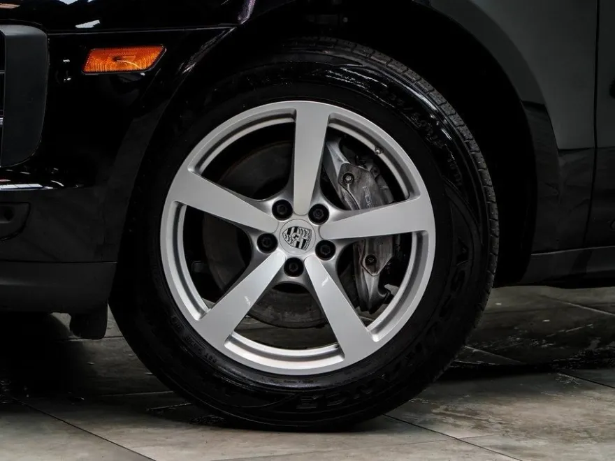 2021 Porsche Macan Base photo 1