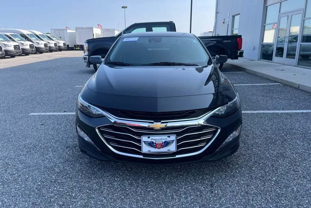 2023 Chevrolet Malibu 1LT photo 1