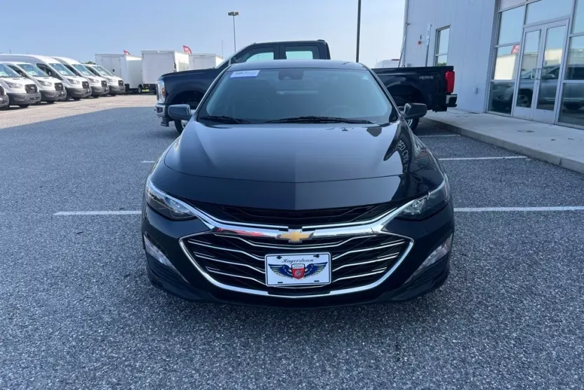 2023 Chevrolet Malibu 1LT photo 1