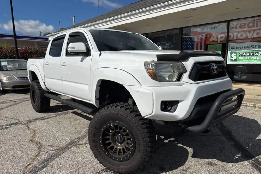 2014 Toyota Tacoma PreRunner V6 photo 1
