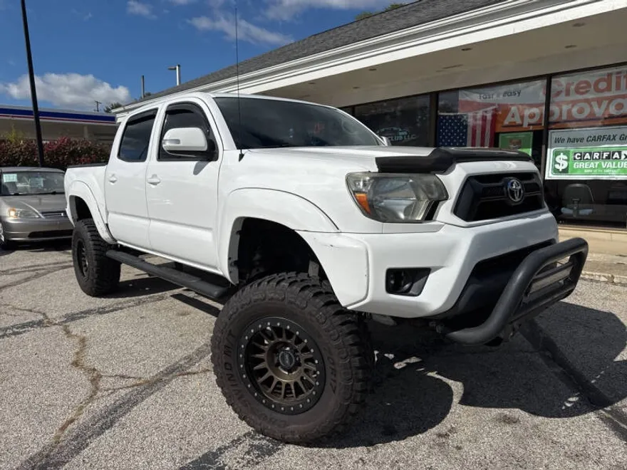 2014 Toyota Tacoma PreRunner V6 photo 1