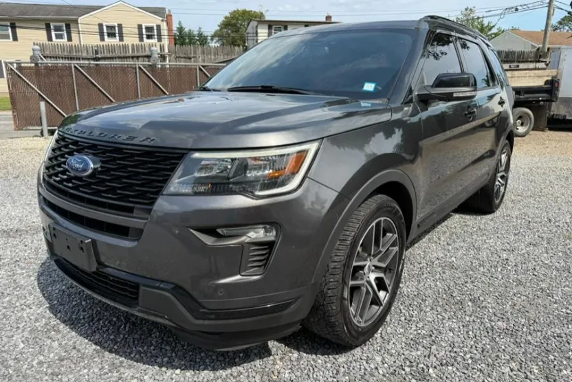 2019 Ford Explorer Sport photo 1