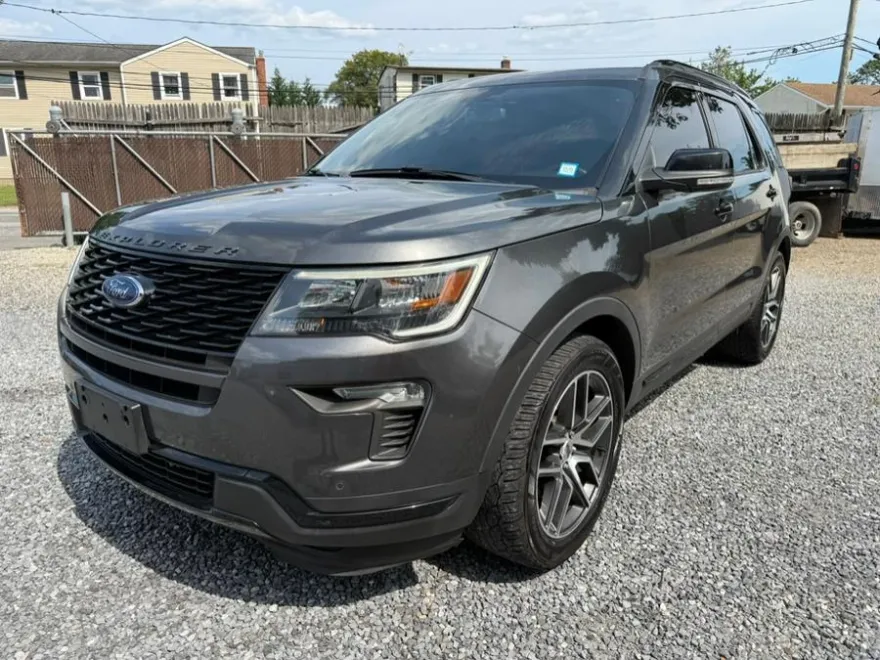 2019 Ford Explorer Sport photo 1