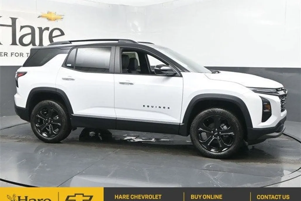 2026 Chevrolet Equinox LT photo 1