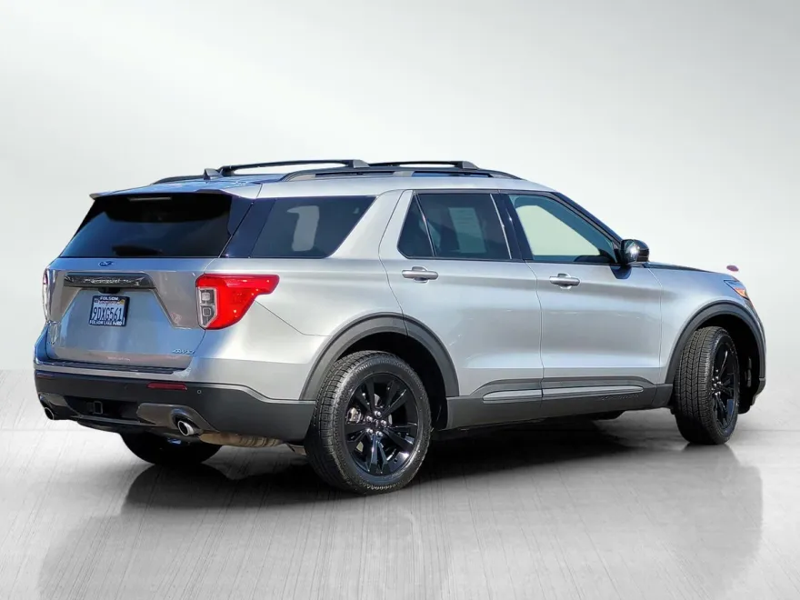 2022 Ford Explorer XLT photo 1