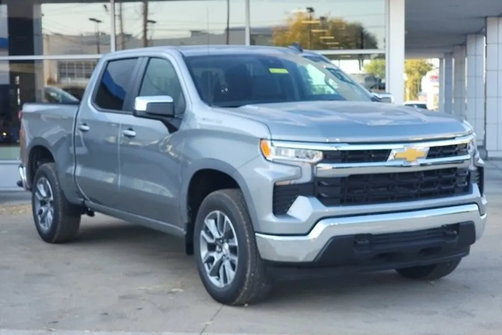 2026 Chevrolet Silverado 1500 LT photo 1