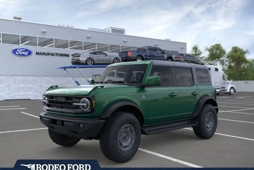 2025 Ford Bronco Outer Banks photo 1