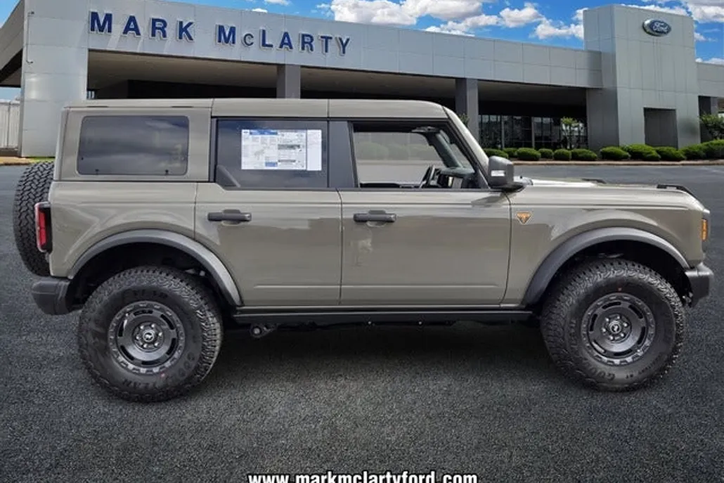 2025 Ford Bronco Badlands photo 1