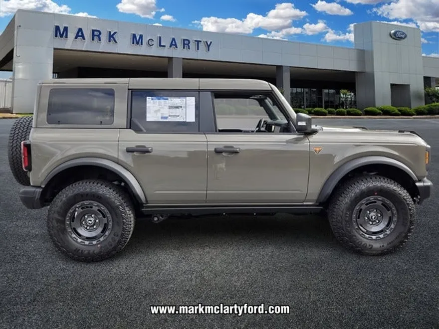 2025 Ford Bronco Badlands photo 1