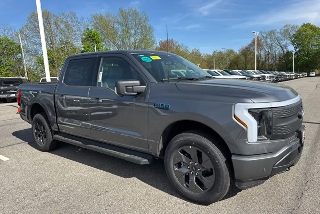 2025 Ford F-150 Lightning photo 1